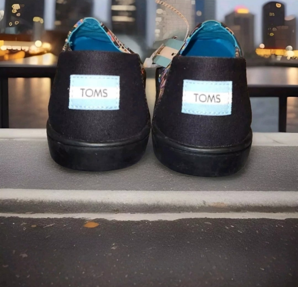 TOMS Dia De Los Muertos shoes with colorful patterns and a comfortable fit, perfect for unique style.