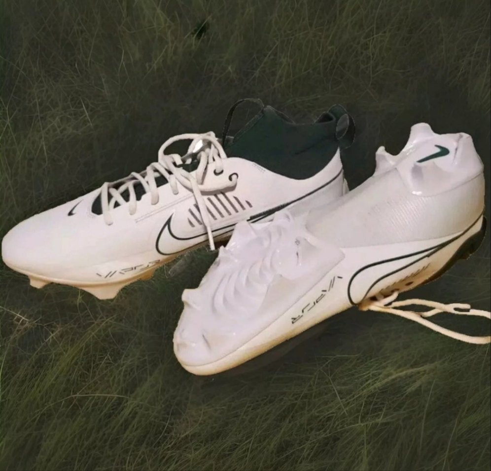White Nike Vapor Edge Pro 360 cleats with stylish design for optimal football performance