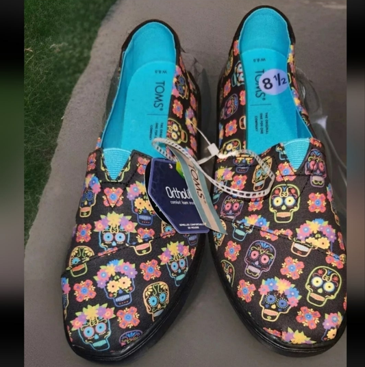 TOMS Dia De Los Muertos shoes with colorful skull and floral patterns for festive occasions